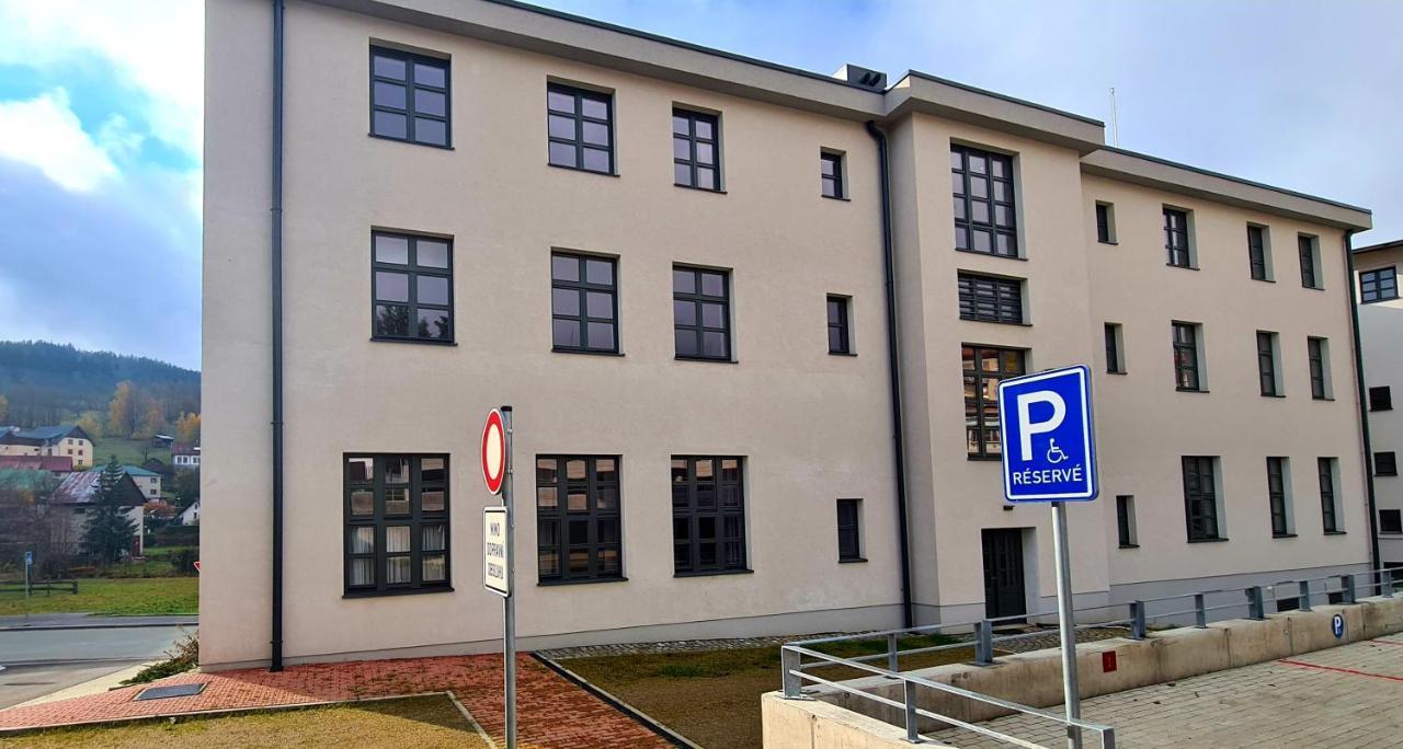 Loft Rezidence Kotel Рокитніце-над-Їзероу Екстер'єр фото